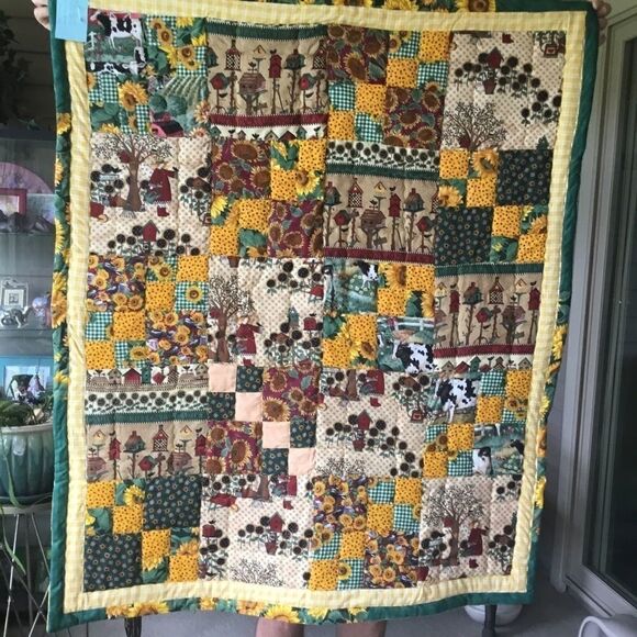 - Handmade Lap Quilt.   40” x 48” - Picture 5 of 10